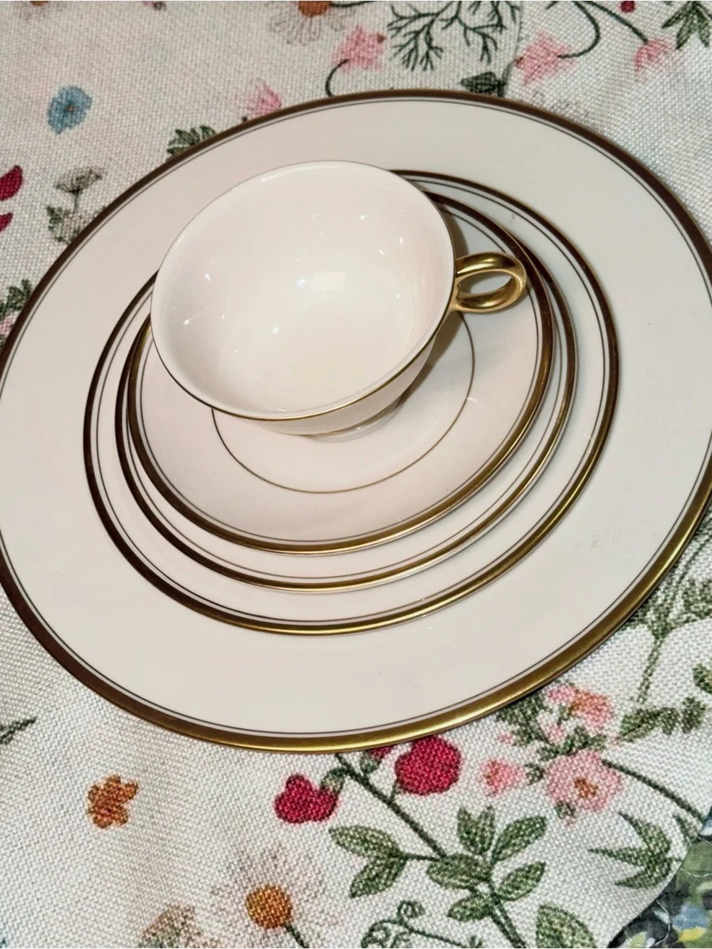 Theodore Haviland New York Vintage 5-piece  Place Setting (6) available